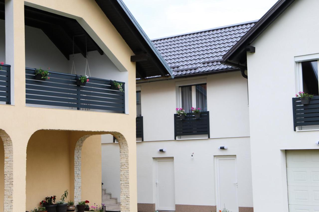 Flora Studio Apartments Korenica Zewnętrze zdjęcie