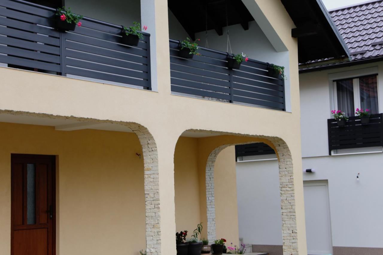 Flora Studio Apartments Korenica Zewnętrze zdjęcie